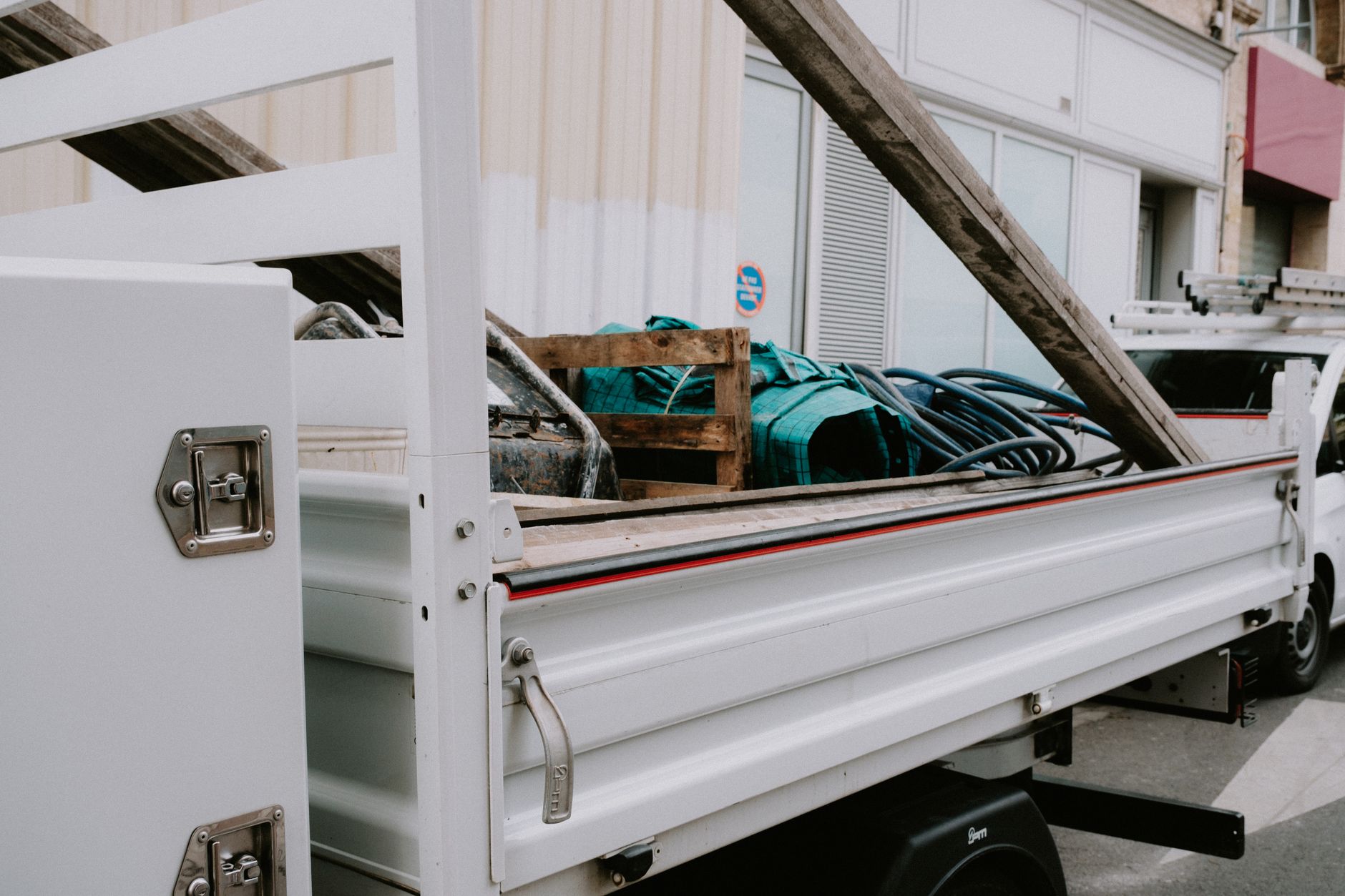 Junk Removal Moreno Valley licensed junk removal technicians in Moreno Valley, CA